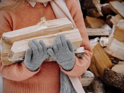 Безкоштовні дрова на зиму вже отримали 42 тисячі сімей із прифронтових регіонів