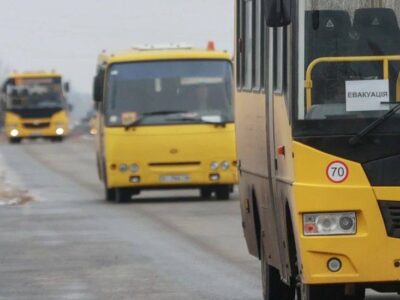 Окупанти викрали автобуси та фури з гуманітарною допомогою, які прямували до Мелітополя