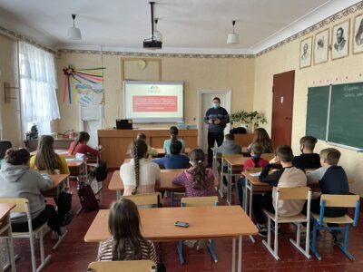 Мінреінтеграції провело серію лекцій щодо правил мінної безпеки для школярів на Луганщині