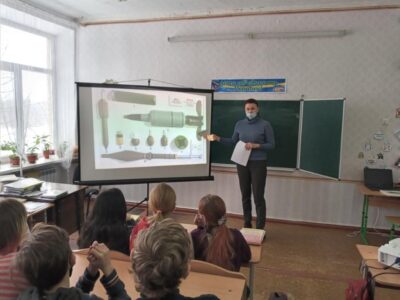 Мінреінтеграції провело тренінги з мінної безпеки для учнів двох шкіл на Донеччині