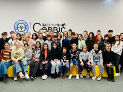 Українські діти у Польщі отримали свої перші паспорти громадянина України