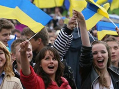 70% українців вважають себе щасливими, незважаючи на війну