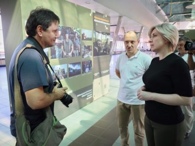 Ірина Верещук відвідала фотовиставку «Захисники Незалежності» у Києві