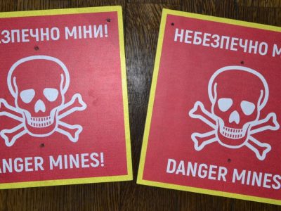 Ministry of Reintegration distributes mine warning signs in de-occupied areas