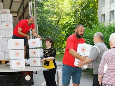 ВПО із прифронтових громад Харківщини отримали гуманітарну допомогу від Товариства Червоного Хреста України